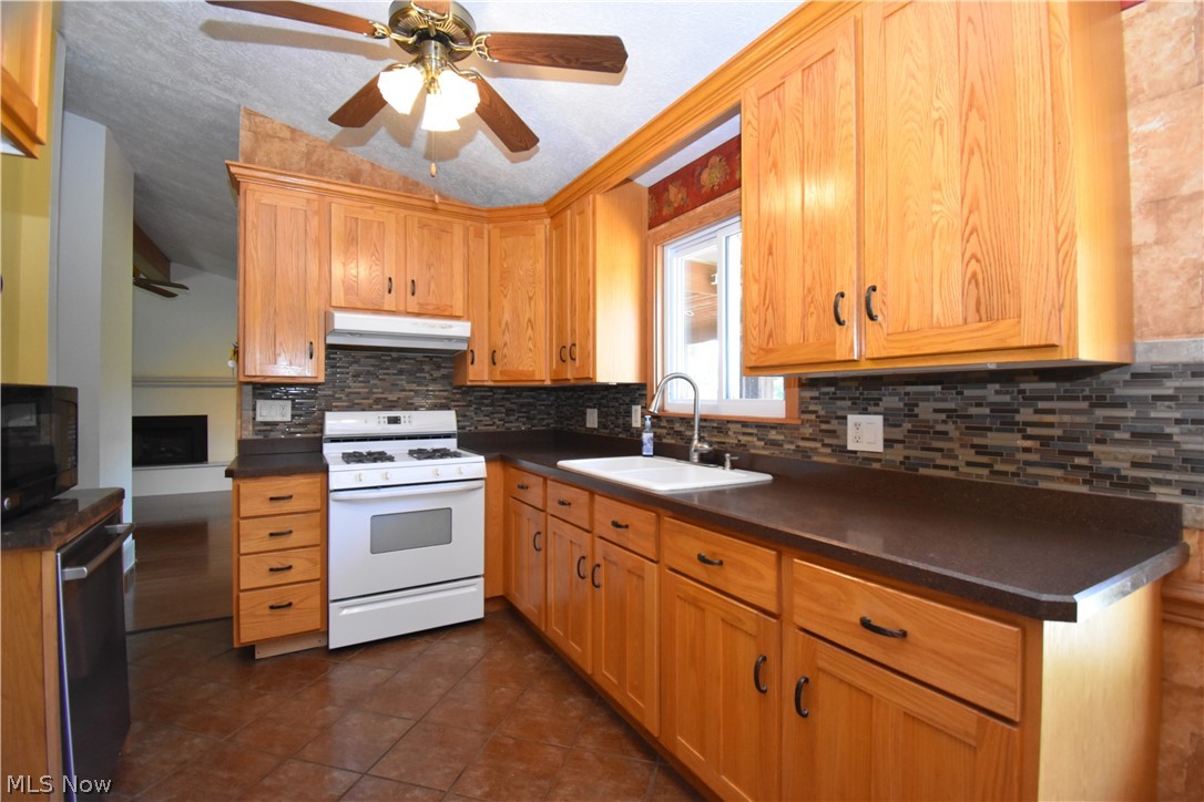 1916 Brookfield Road Hubbard OH 44425