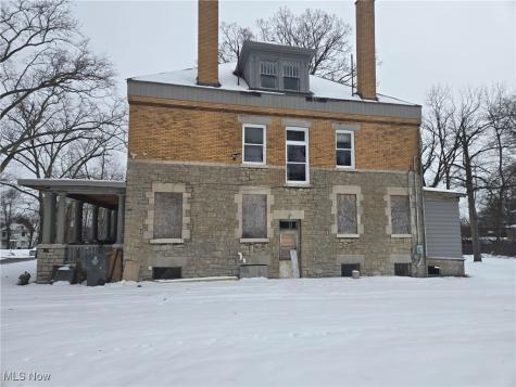 239 N Heights Avenue Youngstown OH 44504