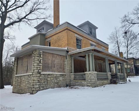 239 N Heights Avenue Youngstown OH 44504