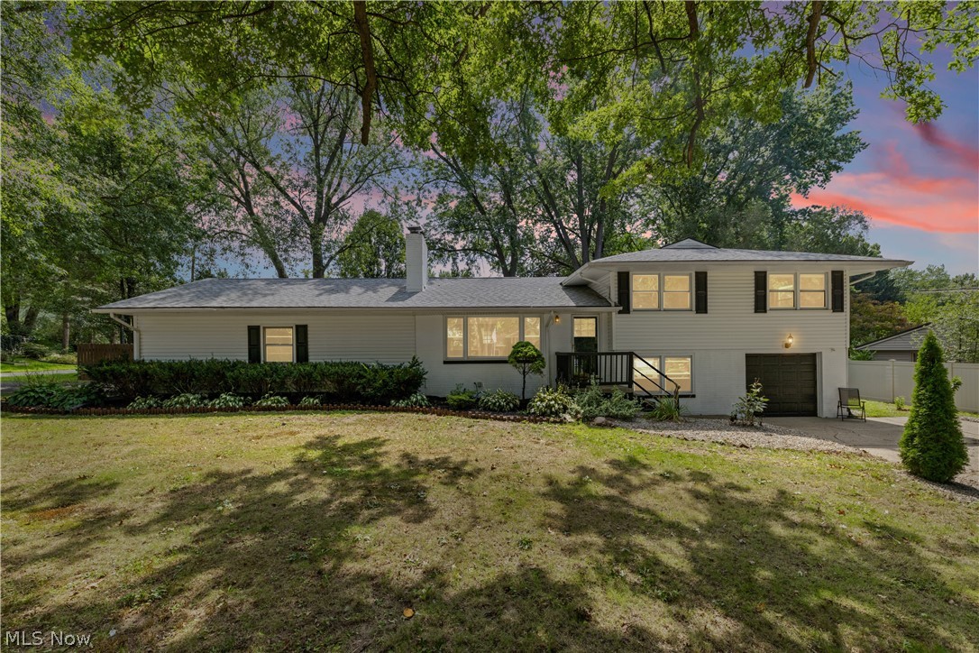 8308 Fairhill Drive NE Warren OH 44484