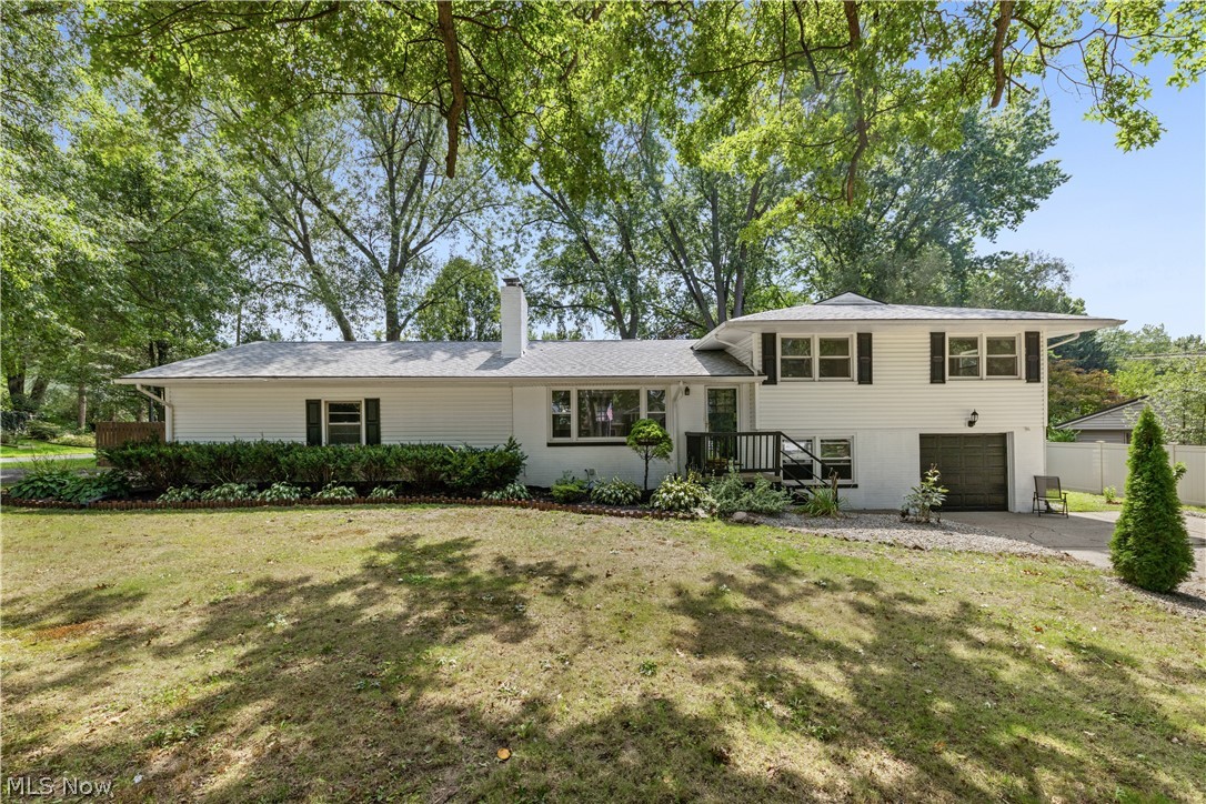 8308 Fairhill Drive NE Warren OH 44484