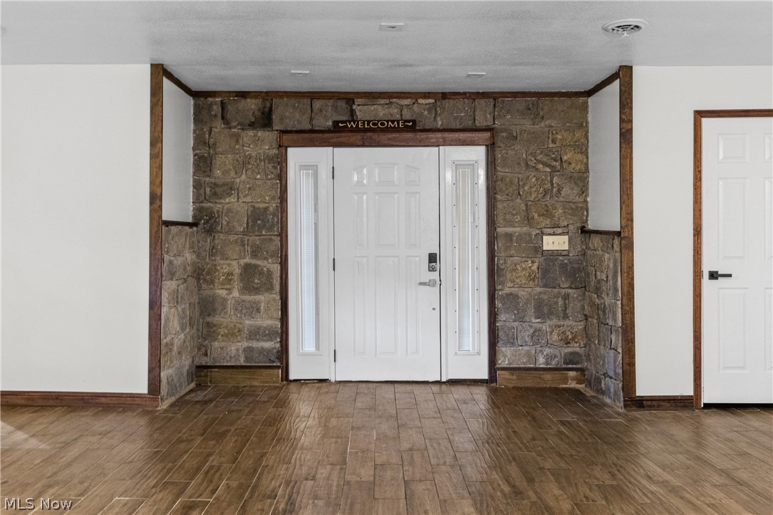 8308 Fairhill Drive NE Warren OH 44484