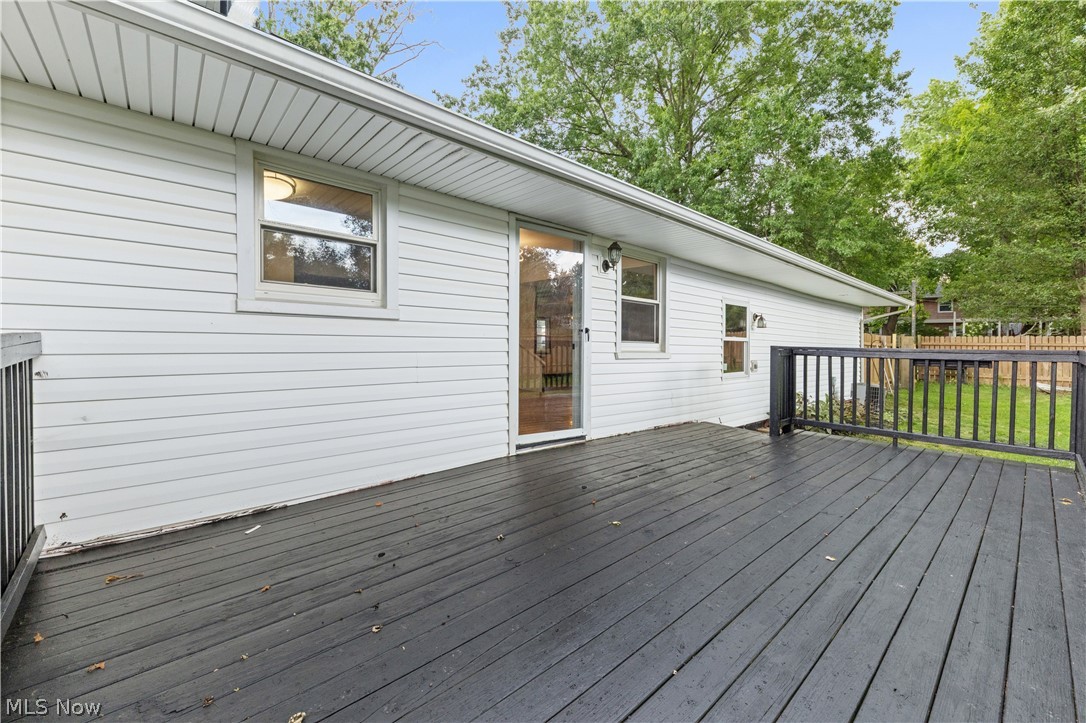 8308 Fairhill Drive NE Warren OH 44484
