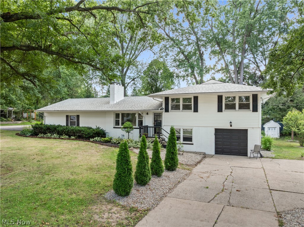 8308 Fairhill Drive NE Warren OH 44484