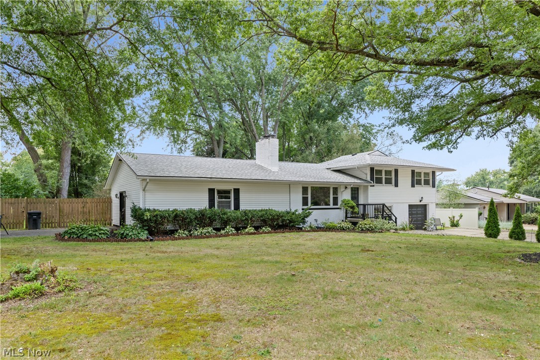 8308 Fairhill Drive NE Warren OH 44484