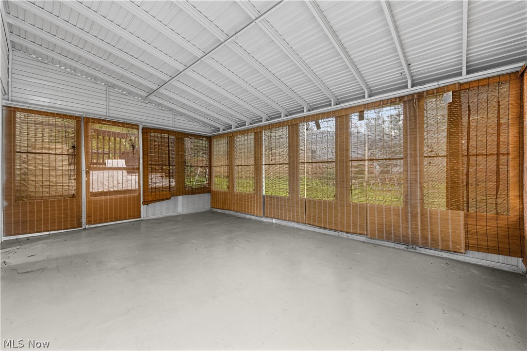 8308 Fairhill Drive NE Warren OH 44484