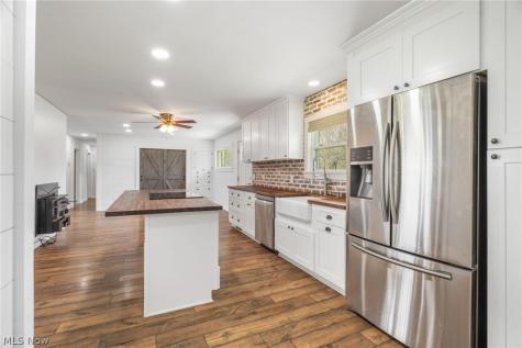 14177 Millersburg Road SW Navarre OH 44662