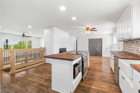 14177 Millersburg Road SW Navarre OH 44662