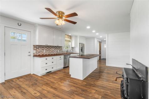 14177 Millersburg Road SW Navarre OH 44662