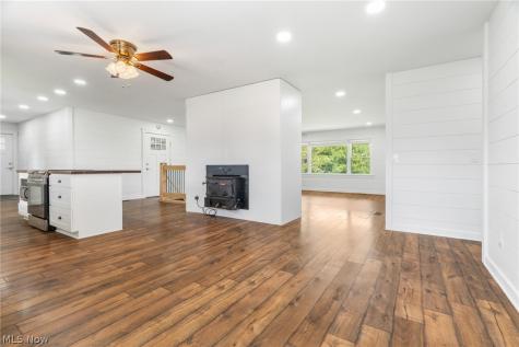 14177 Millersburg Road SW Navarre OH 44662
