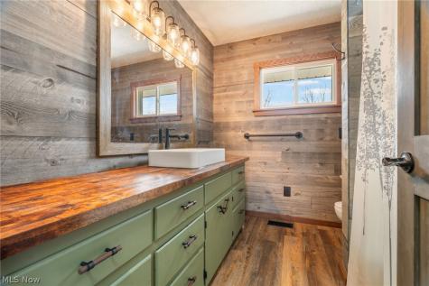 14177 Millersburg Road SW Navarre OH 44662