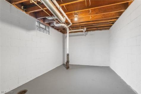 14177 Millersburg Road SW Navarre OH 44662