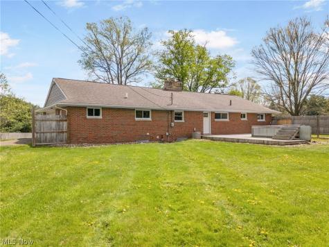 14177 Millersburg Road SW Navarre OH 44662
