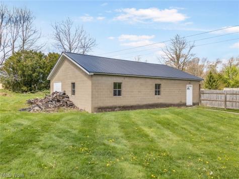 14177 Millersburg Road SW Navarre OH 44662