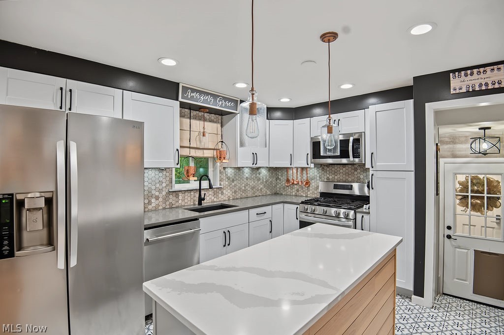 1533 Lake Drive Hubbard OH 44425