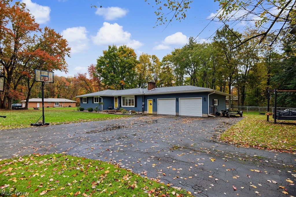 1533 Lake Drive Hubbard OH 44425