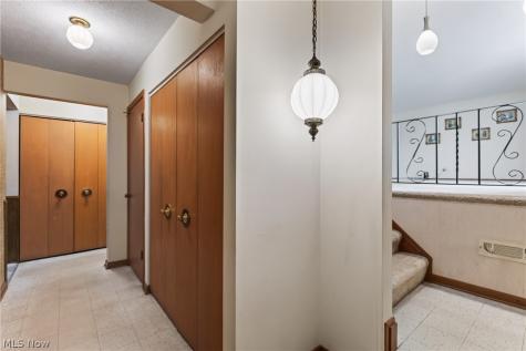 5715 Skyline Drive Seven Hills OH 44131