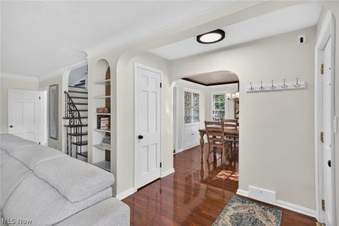 17318 Daleview Drive Lakewood OH 44107