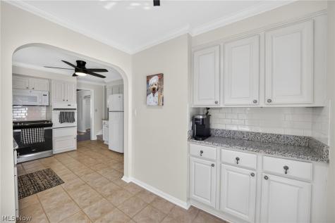 17318 Daleview Drive Lakewood OH 44107