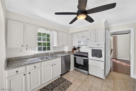 17318 Daleview Drive Lakewood OH 44107