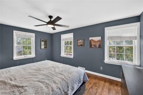 17318 Daleview Drive Lakewood OH 44107