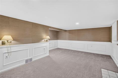 17318 Daleview Drive Lakewood OH 44107