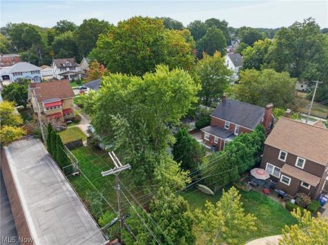 17318 Daleview Drive Lakewood OH 44107