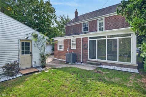 17318 Daleview Drive Lakewood OH 44107