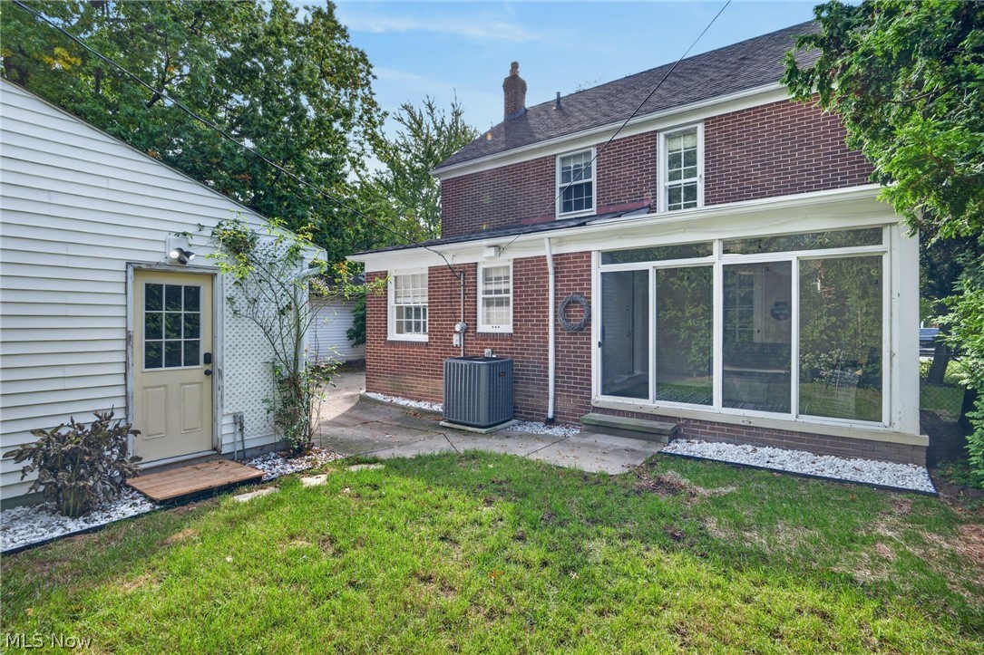 17318 Daleview Drive Lakewood OH 44107