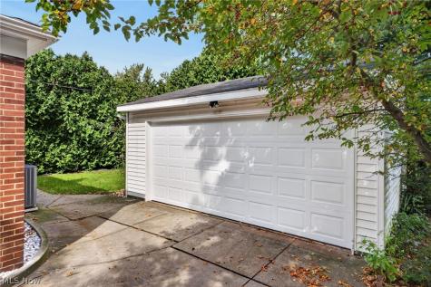 17318 Daleview Drive Lakewood OH 44107