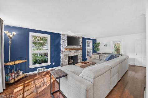 17318 Daleview Drive Lakewood OH 44107