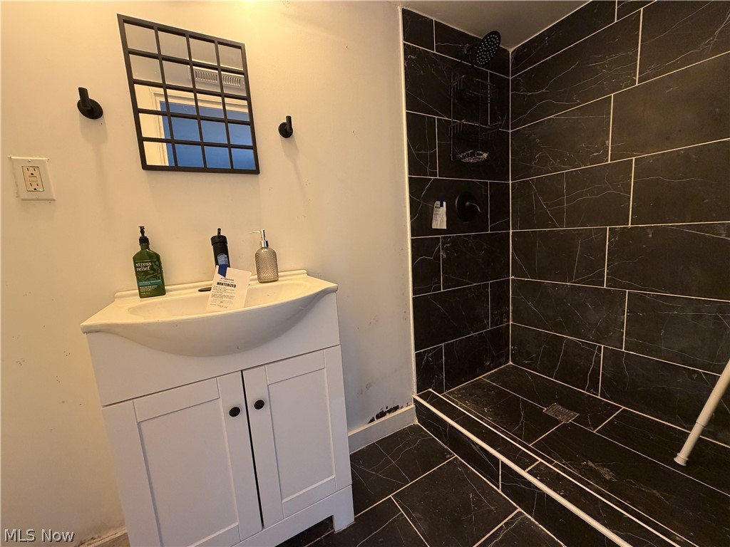 951 Roanoke Road Cleveland Heights OH 44121