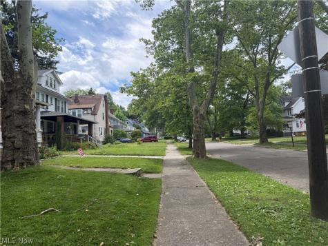 951 Roanoke Road Cleveland Heights OH 44121