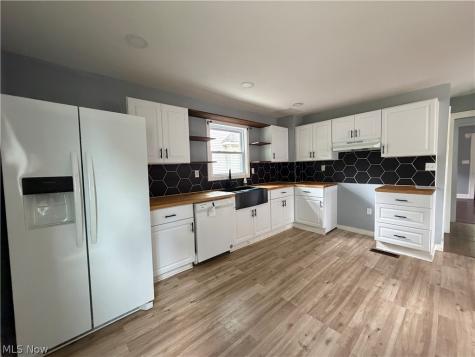 951 Roanoke Road Cleveland Heights OH 44121