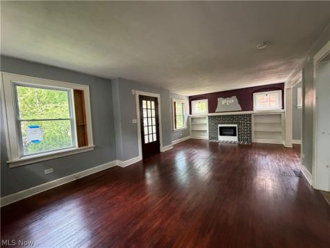 951 Roanoke Road Cleveland Heights OH 44121