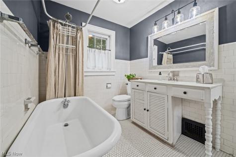 2515 Whitelaw Street Cuyahoga Falls OH 44221
