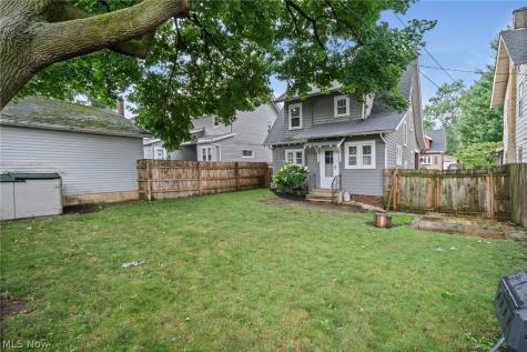 2515 Whitelaw Street Cuyahoga Falls OH 44221
