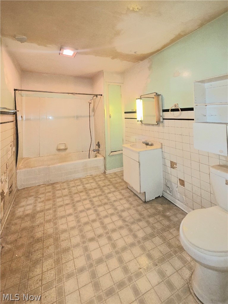 6118 Gladys Avenue Elyria OH 44035