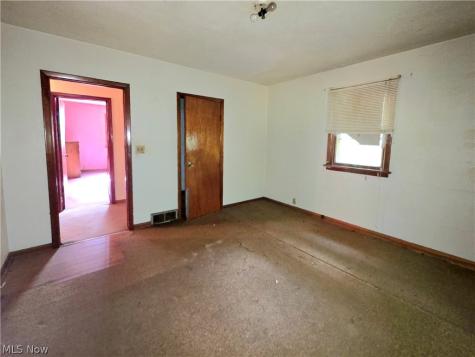 6118 Gladys Avenue Elyria OH 44035