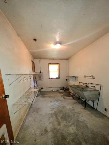 6118 Gladys Avenue Elyria OH 44035