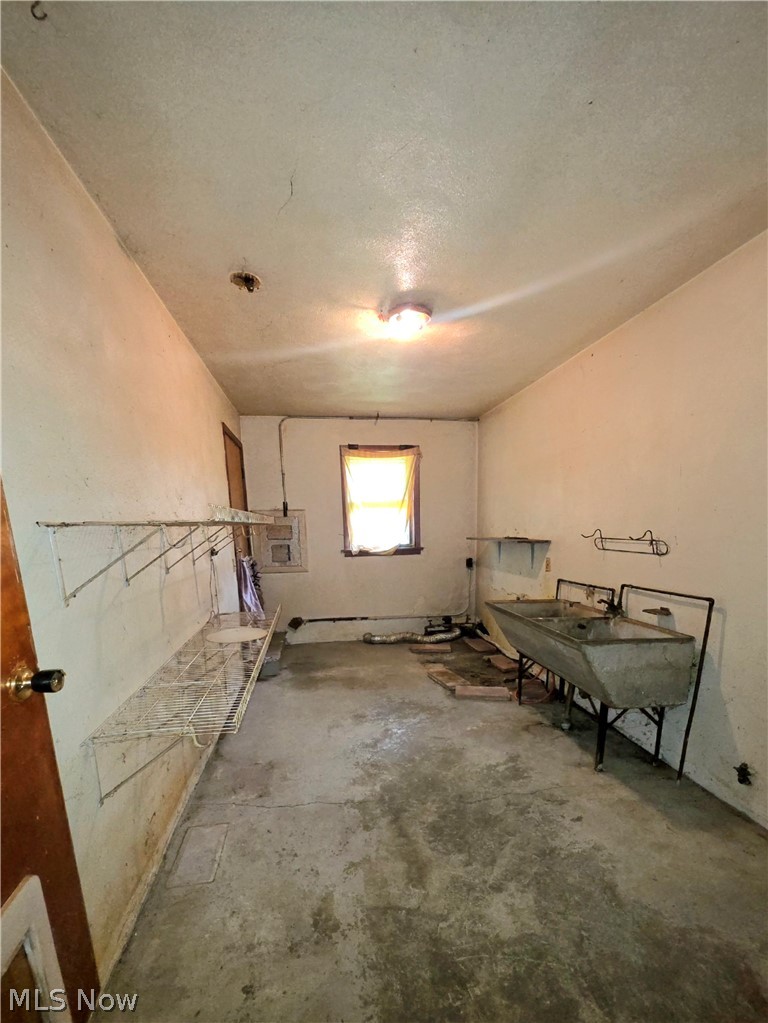 6118 Gladys Avenue Elyria OH 44035