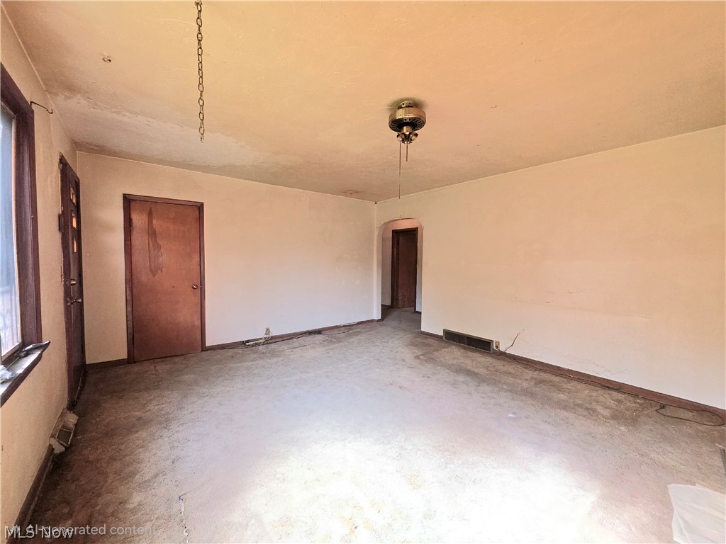 6118 Gladys Avenue Elyria OH 44035