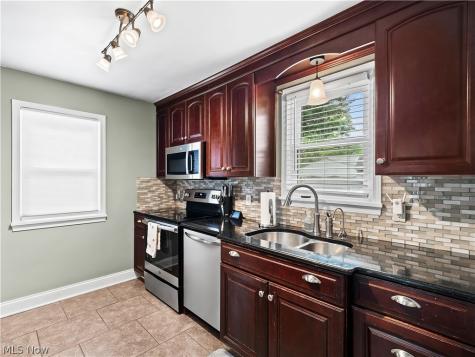 16087 Brinbourne Avenue Middleburg Heights OH 44130
