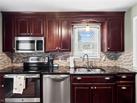 16087 Brinbourne Avenue Middleburg Heights OH 44130