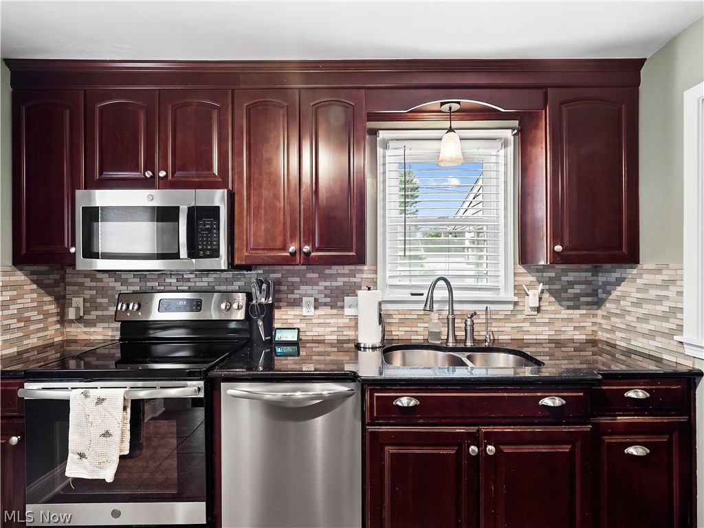 16087 Brinbourne Avenue Middleburg Heights OH 44130