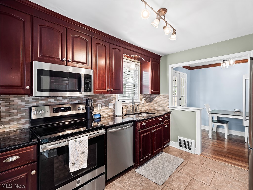 16087 Brinbourne Avenue Middleburg Heights OH 44130