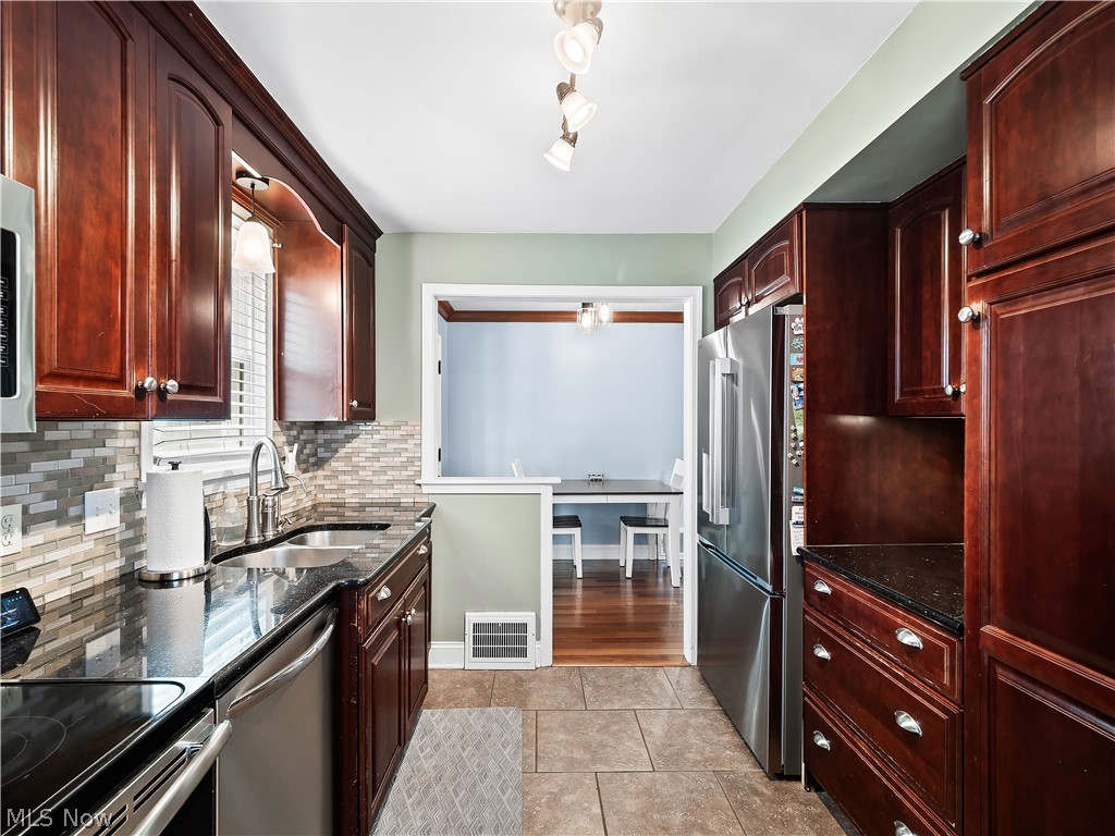 16087 Brinbourne Avenue Middleburg Heights OH 44130