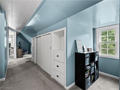 16087 Brinbourne Avenue Middleburg Heights OH 44130