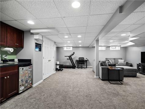 16087 Brinbourne Avenue Middleburg Heights OH 44130