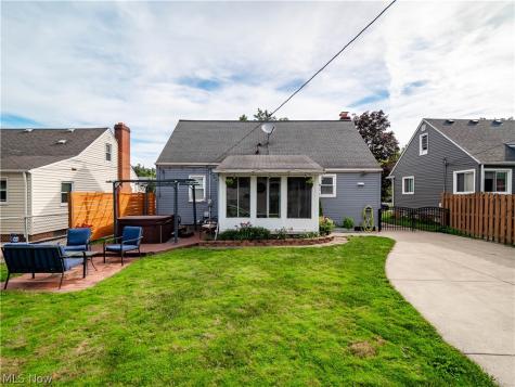 16087 Brinbourne Avenue Middleburg Heights OH 44130